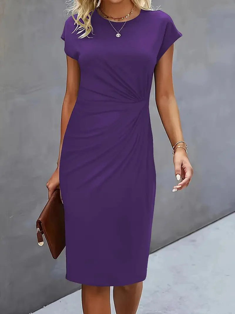 Sofia - Stilfuld slank kjole med rund hals for elegant look