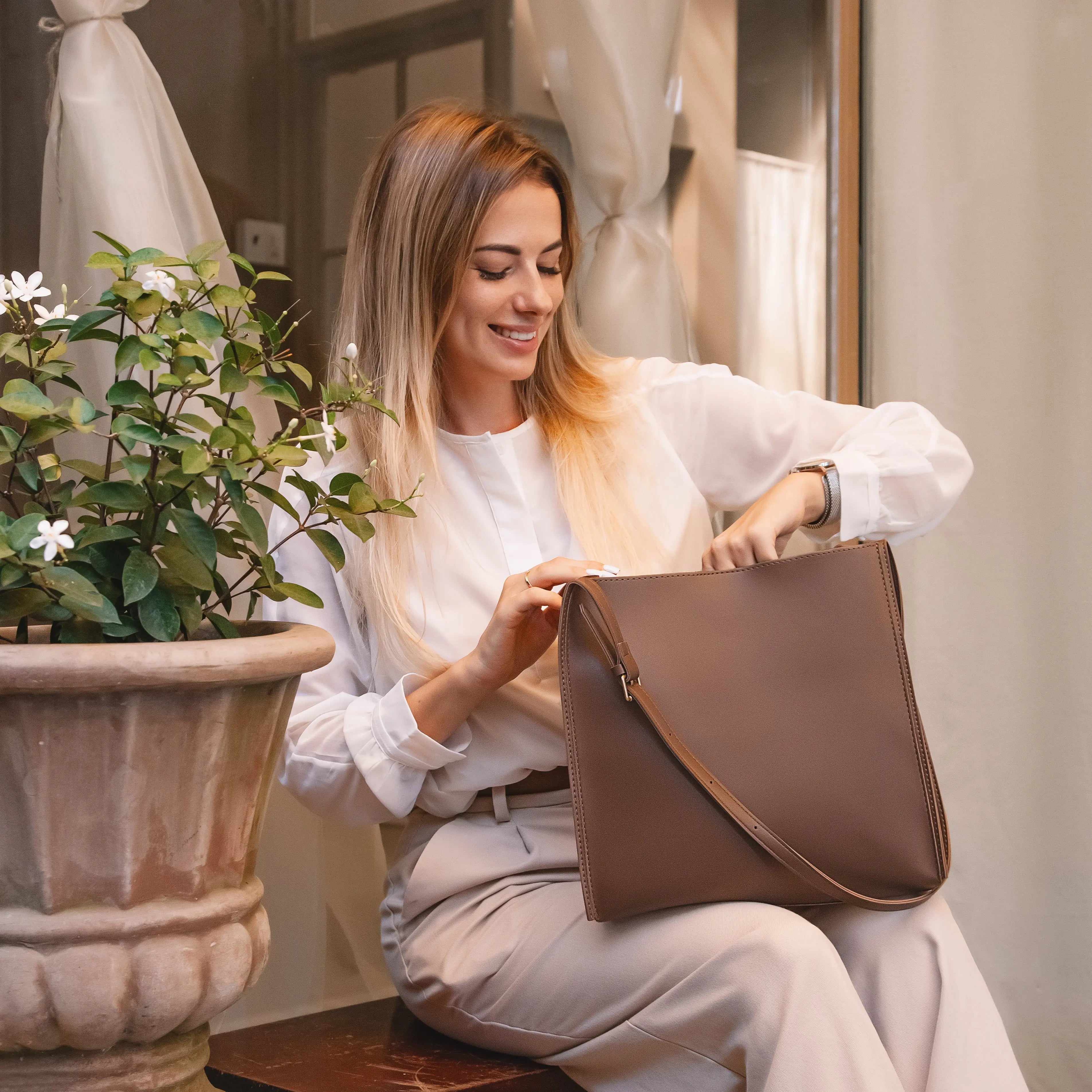 Hallie - Rummelig vegansk skuldertaske med justerbare stropper-Apparel & Accessoiries-Lundbutik-Lund Butik