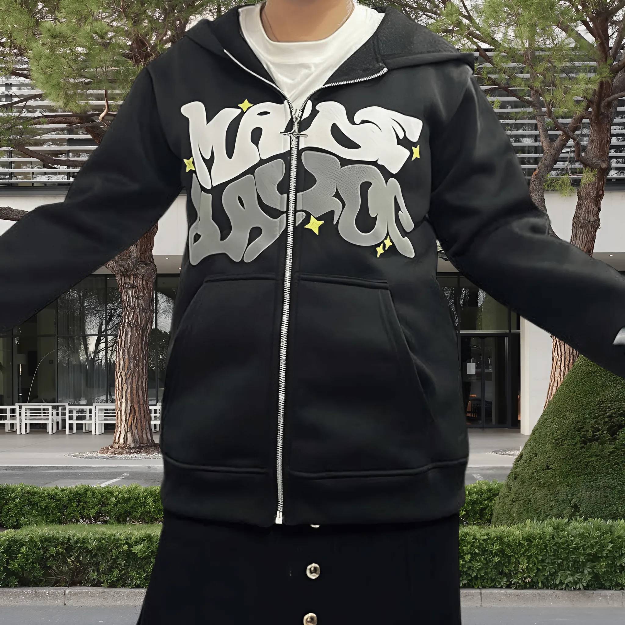 Unisex hættetrøje med graffitiprint – Streetwear i trendfarver
