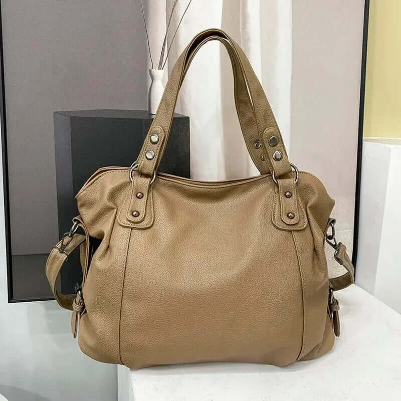Althea - Stilfuld taske med rummeligt indre flere lommer og behagelige stropper-Handbags-Lundbutik-Beige-Standard-Lund Butik
