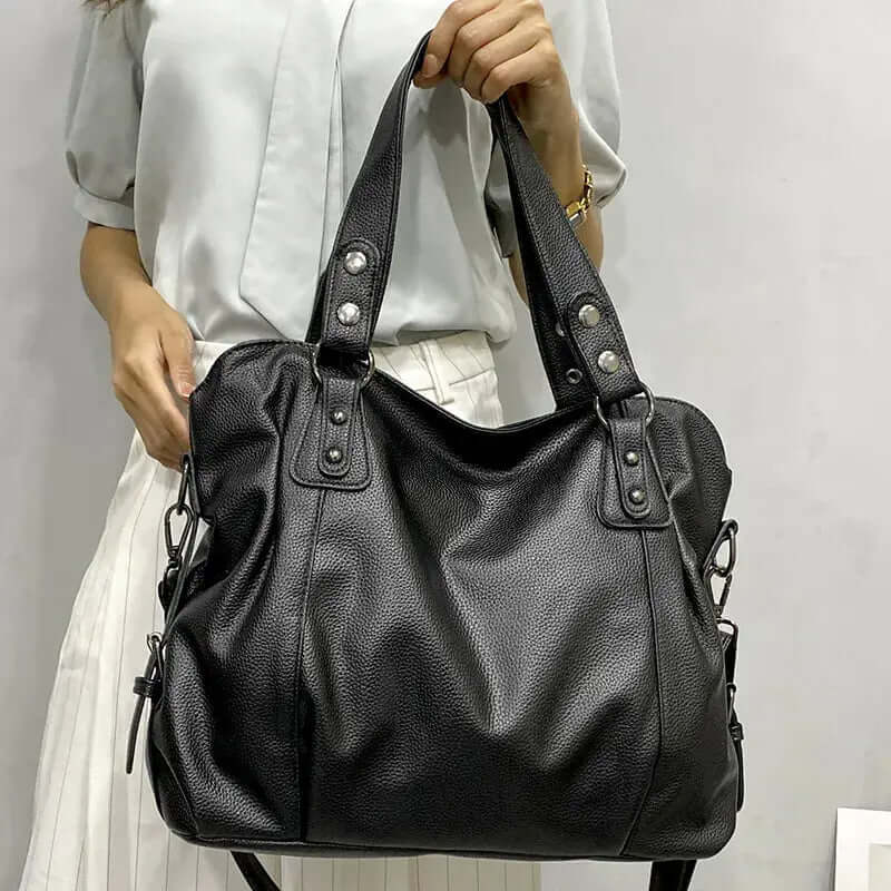 Althea - Stilfuld taske med rummeligt indre flere lommer og behagelige stropper-Handbags-Lundbutik-Lund Butik