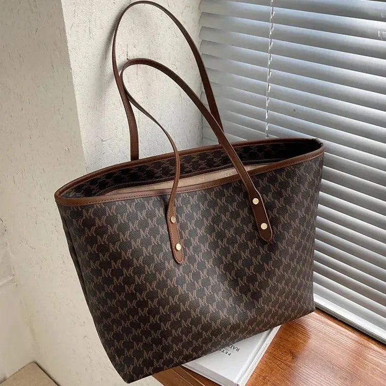 Ava - Sofistikeret design med flere rum for nemheds skyld-Handbags-Lundbutik-Kaffe-Standard-Lund Butik