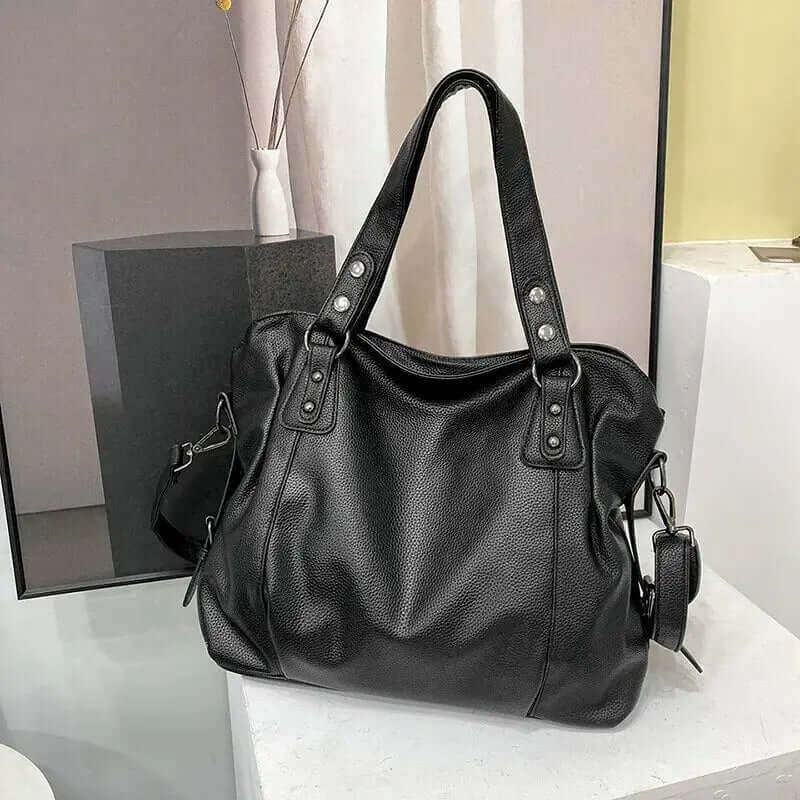 Althea - Stilfuld taske med rummeligt indre flere lommer og behagelige stropper-Handbags-Lundbutik-Sort-Standard-Lund Butik