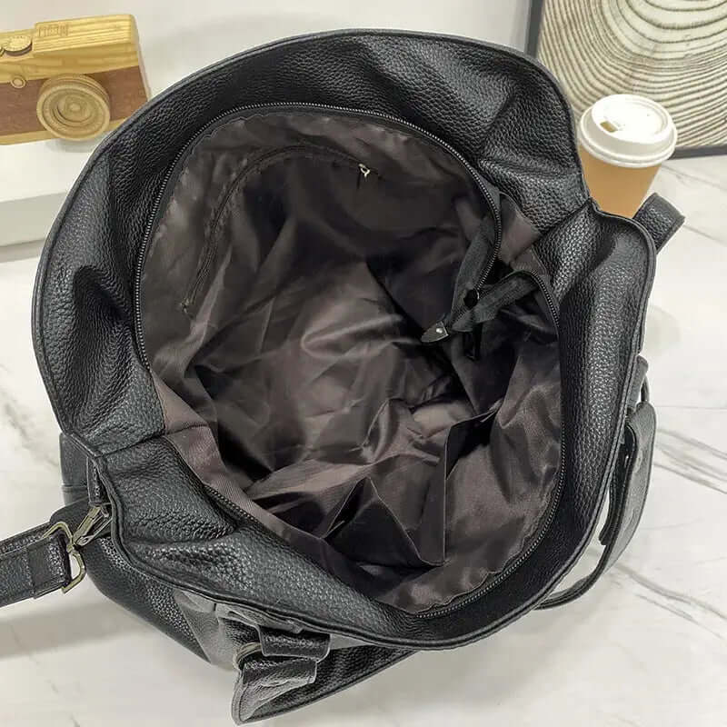 Althea - Stilfuld taske med rummeligt indre flere lommer og behagelige stropper-Handbags-Lundbutik-Lund Butik