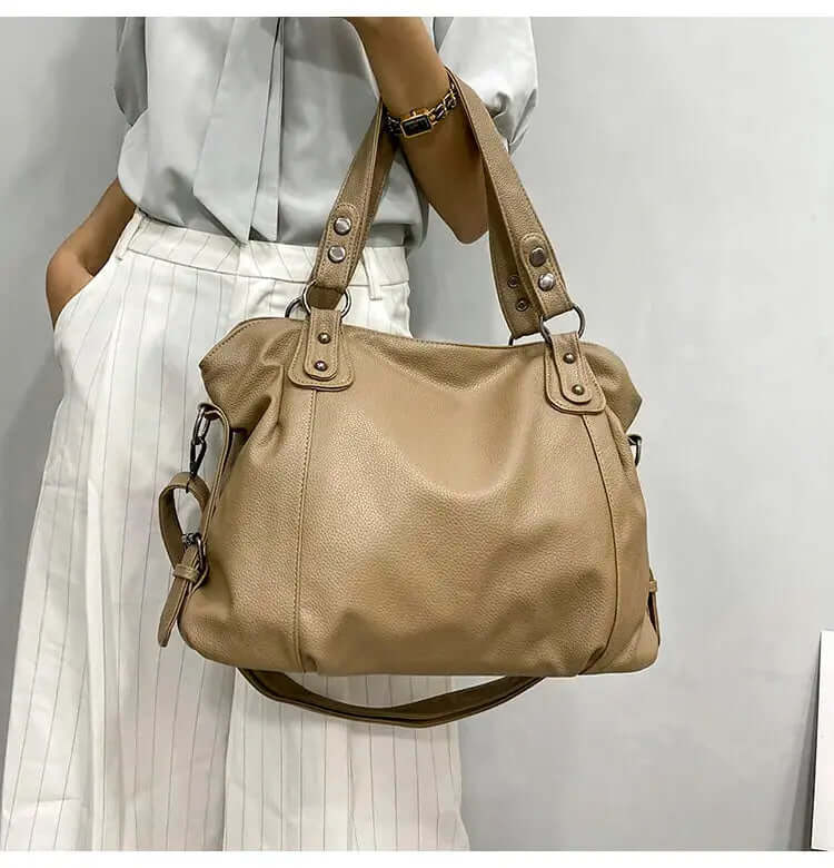 Althea - Stilfuld taske med rummeligt indre flere lommer og behagelige stropper-Handbags-Lundbutik-Lund Butik