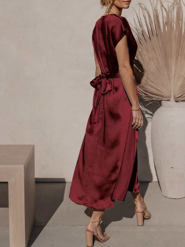 Emilia - Casual draperet midikjole med rund hals Lundbutik
