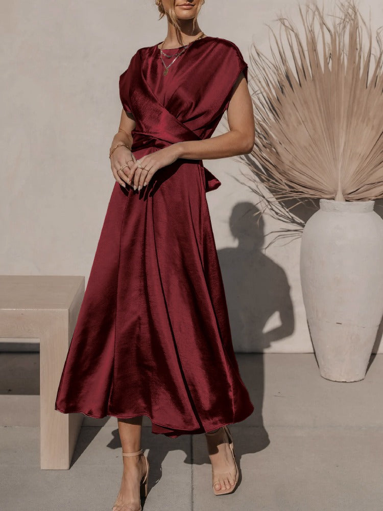 Emilia - Casual draperet midikjole med rund hals Lundbutik