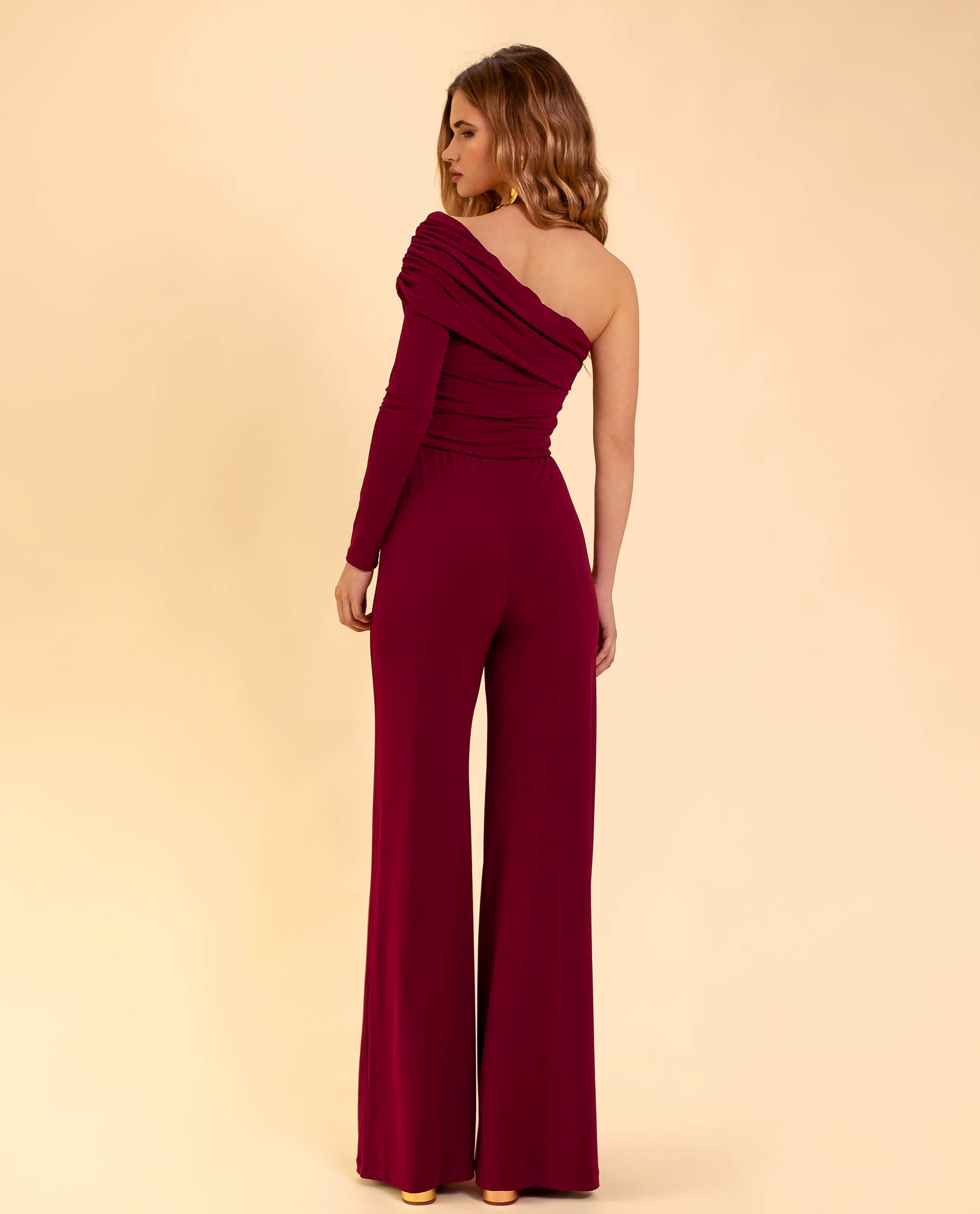 Laura – Elegant jumpsuit med én skulder lange ærmer og vide ben Lundbutik