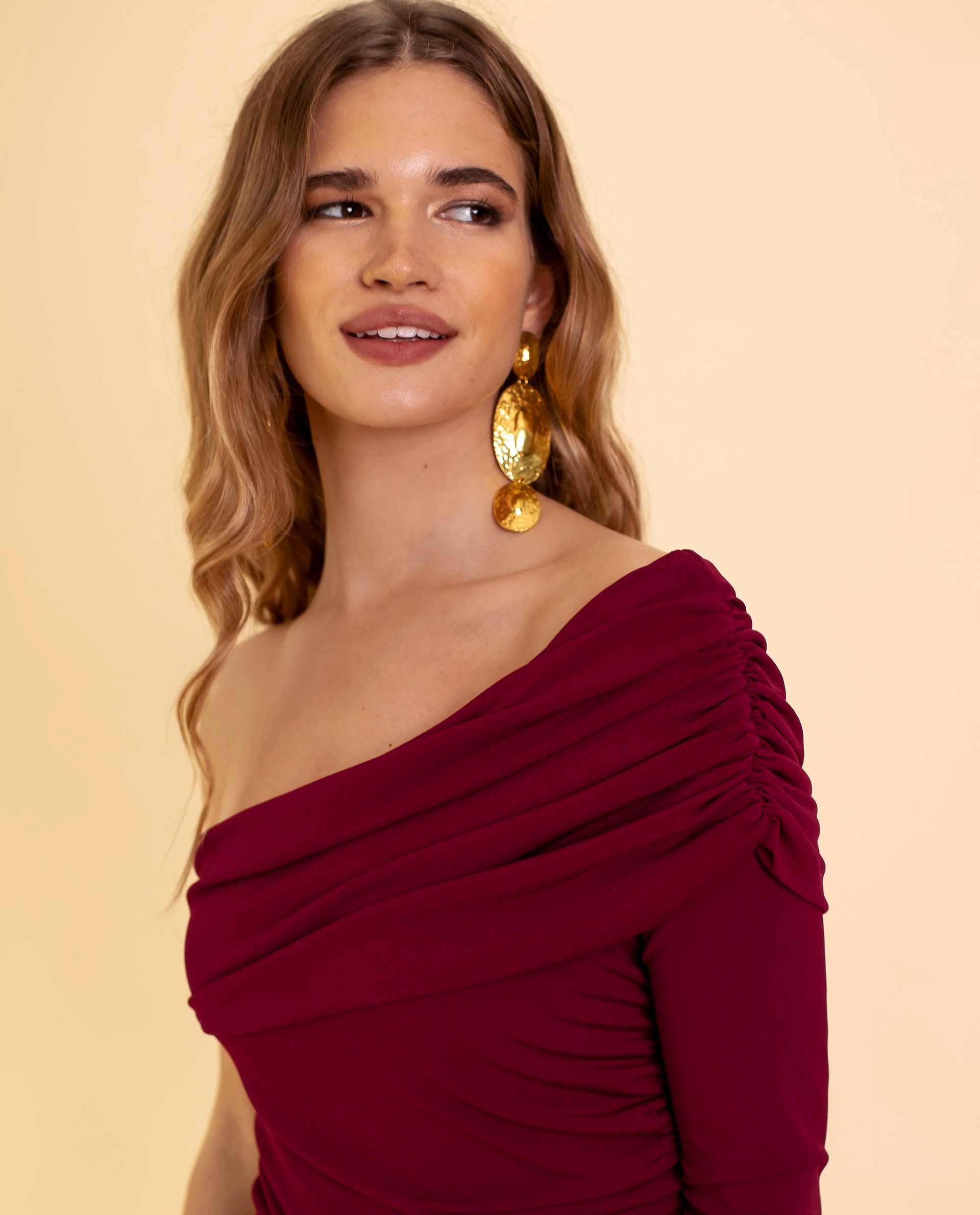 Laura – Elegant jumpsuit med én skulder lange ærmer og vide ben Lundbutik