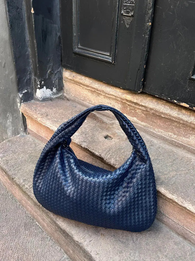 Mia - Stilfuld vævet hobo skuldertaske med behagelig rem-Handbags-Lundbutik-Lund Butik