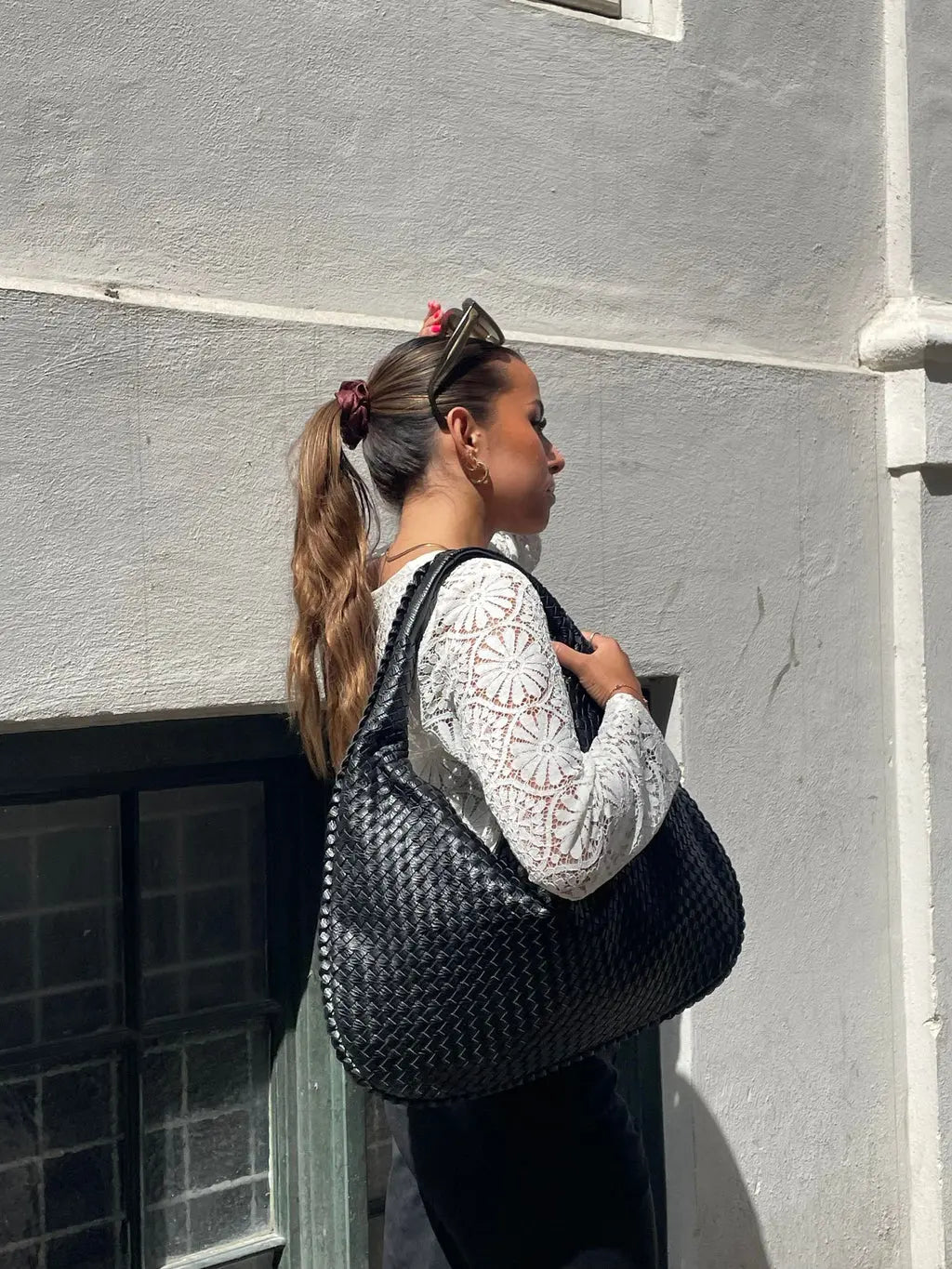Mia - Stilfuld vævet hobo skuldertaske med behagelig rem-Handbags-Lundbutik-Lund Butik