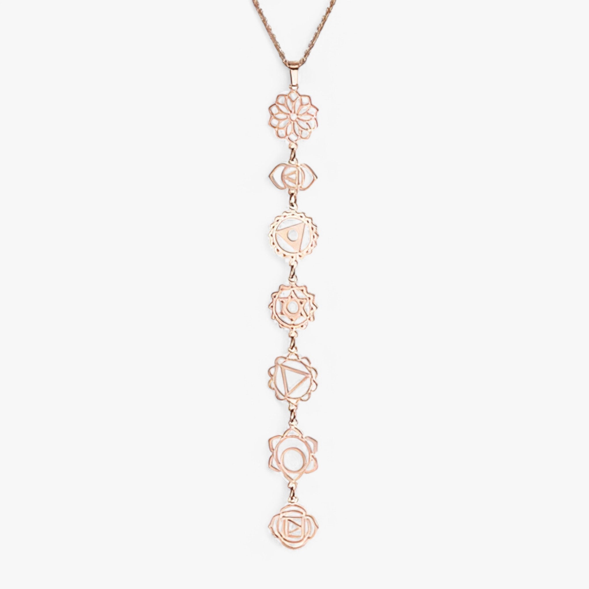 Niobi – Elegant lagdelt vedhængshalskæde med 7 chakra-stil Lundbutik