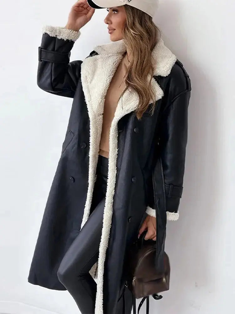 Leona - Langærmet fleeceforet frakke med bælte og lommer-Jackets-Lundbutik-Sort-S-Lund Butik
