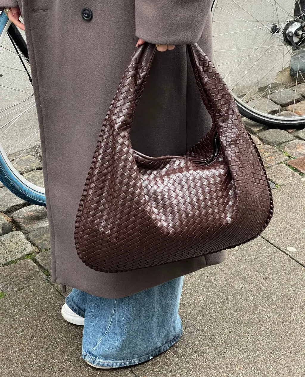 Mia - Stilfuld vævet hobo skuldertaske med behagelig rem-Handbags-Lundbutik-Brun-Standard-Lund Butik