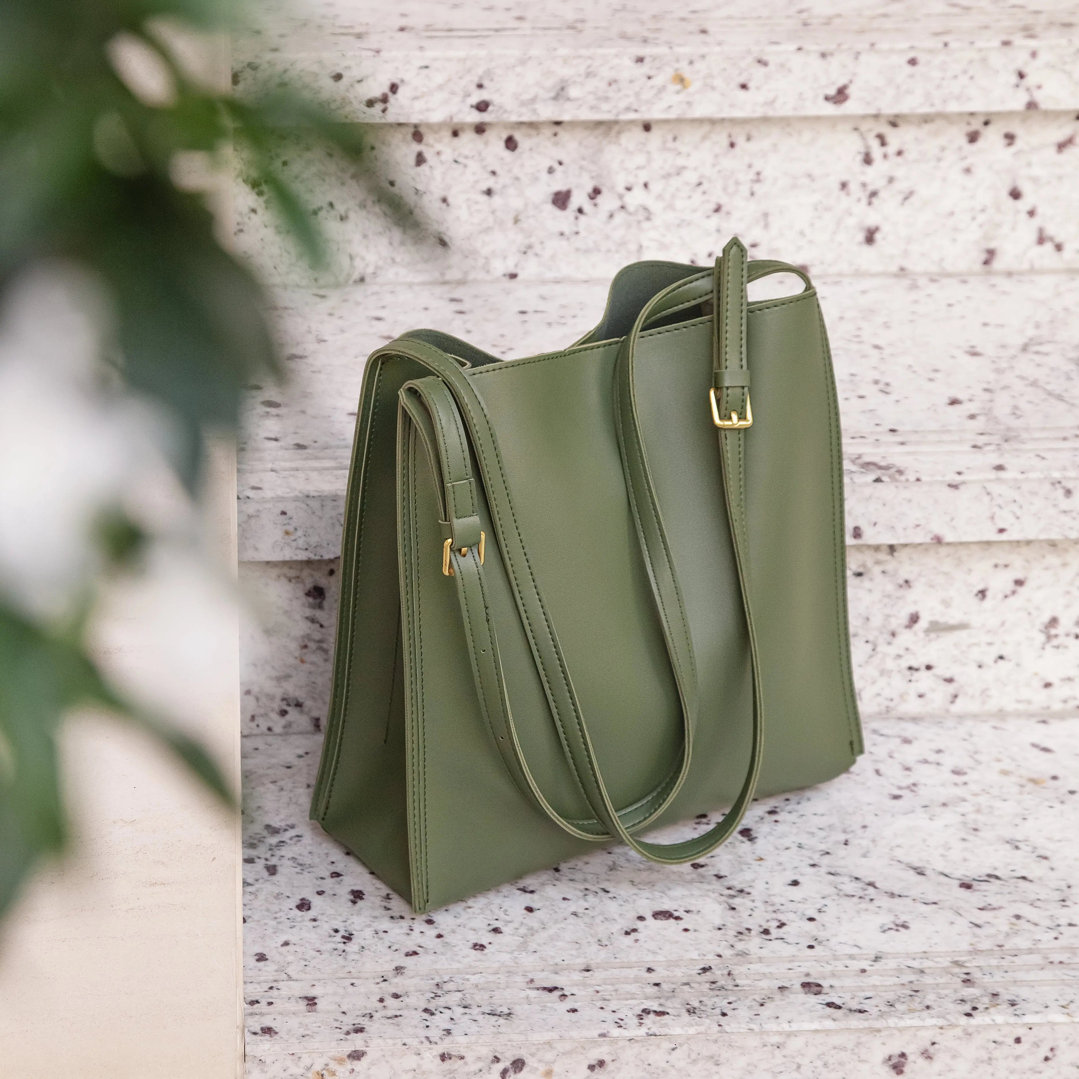 Hallie - Rummelig vegansk skuldertaske med justerbare stropper-Apparel & Accessoiries-Lundbutik-Lund Butik