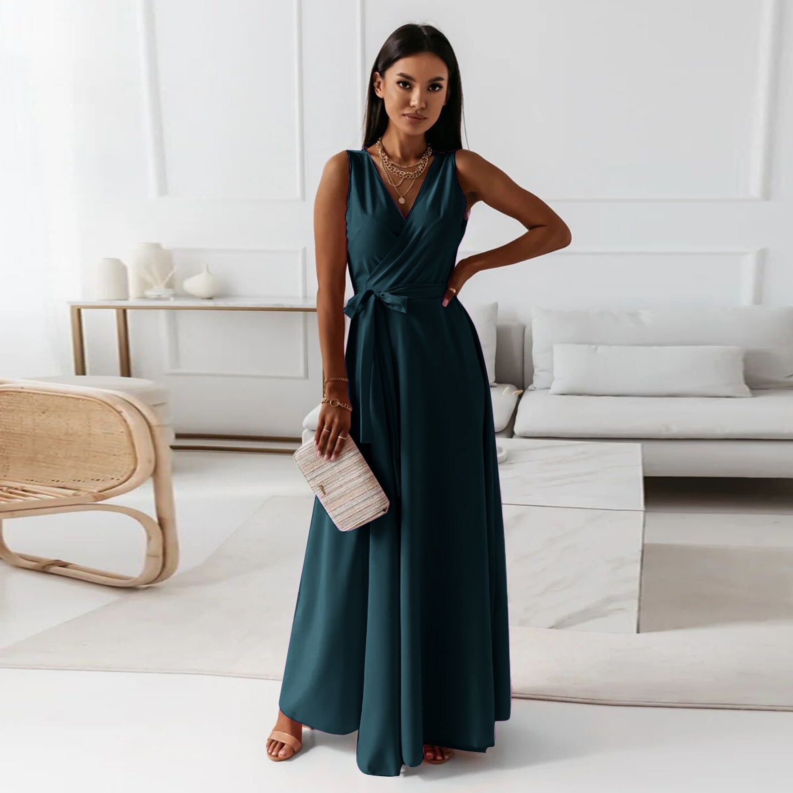 Leah - Elegant slå-om-kjole i gulv med dyb V-udskæring Lundbutik