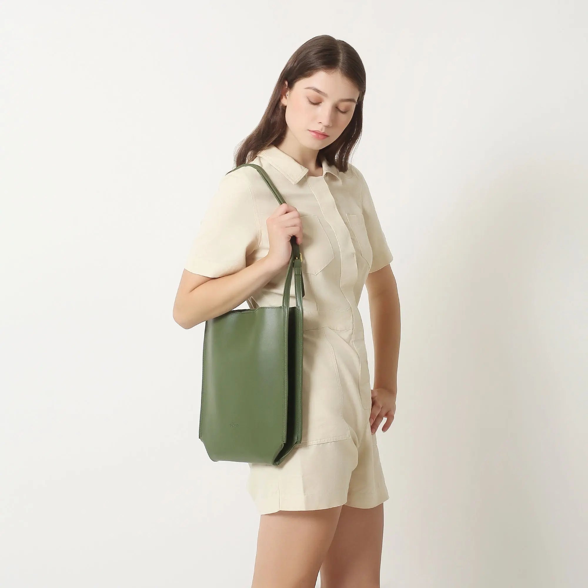 Hallie - Rummelig vegansk skuldertaske med justerbare stropper-Apparel & Accessoiries-Lundbutik-Lund Butik