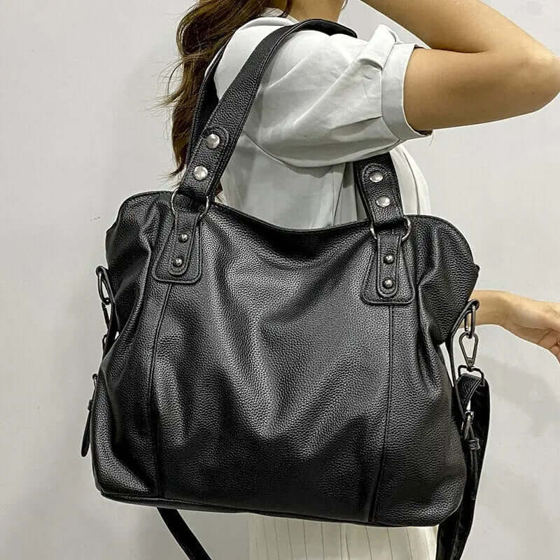 Althea - Stilfuld taske med rummeligt indre flere lommer og behagelige stropper-Handbags-Lundbutik-Lund Butik