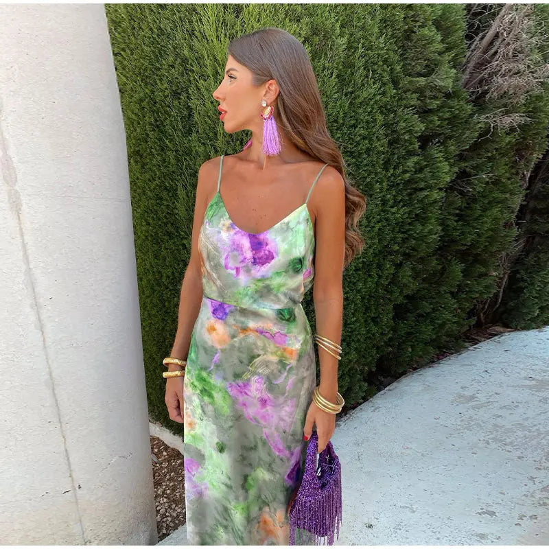 Clara – Off-shoulder blomstret kjole med rygløst design og tynde stropper Lundbutik