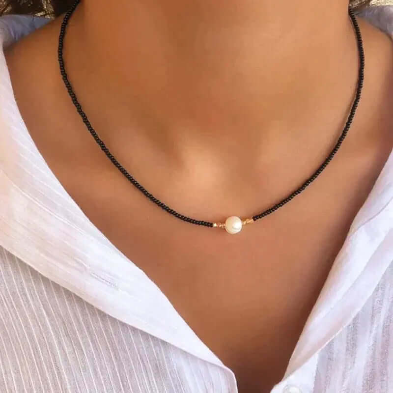 LuxePearl - Elegant halskæde med central perle for tidløs sofistikering og stil-Jewellery-Lundbutik-Lund Butik