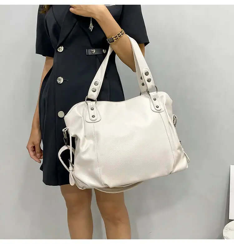 Althea - Stilfuld taske med rummeligt indre flere lommer og behagelige stropper-Handbags-Lundbutik-Lund Butik