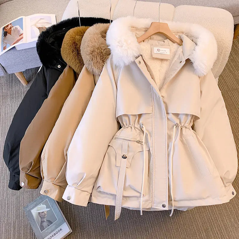 Solveig - Langærmet pelsjakke med hætte knapper og lommer-Jackets-Lundbutik-Lund Butik