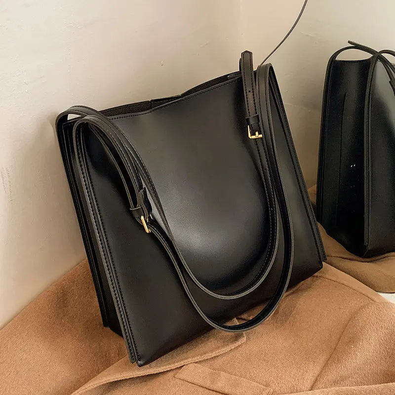 Hallie - Rummelig vegansk skuldertaske med justerbare stropper-Apparel & Accessoiries-Lundbutik-Lund Butik