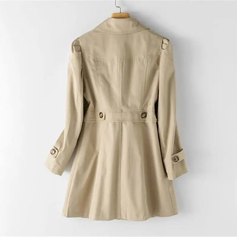 Bella - Langærmet trenchcoat med reverskrave og knapper-Clothing-Lundbutik-Lund Butik