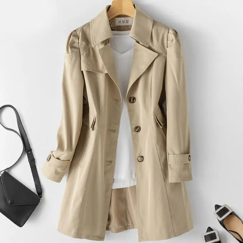Bella - Langærmet trenchcoat med reverskrave og knapper-Clothing-Lundbutik-Khaki-S-Lund Butik