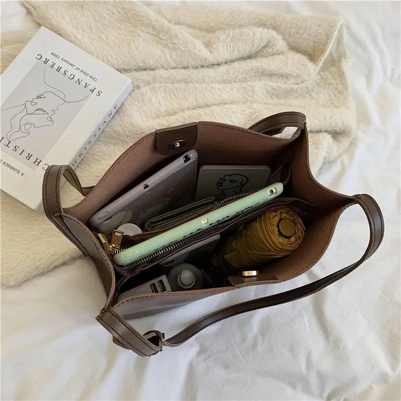 Hallie - Rummelig vegansk skuldertaske med justerbare stropper-Apparel & Accessoiries-Lundbutik-Lund Butik