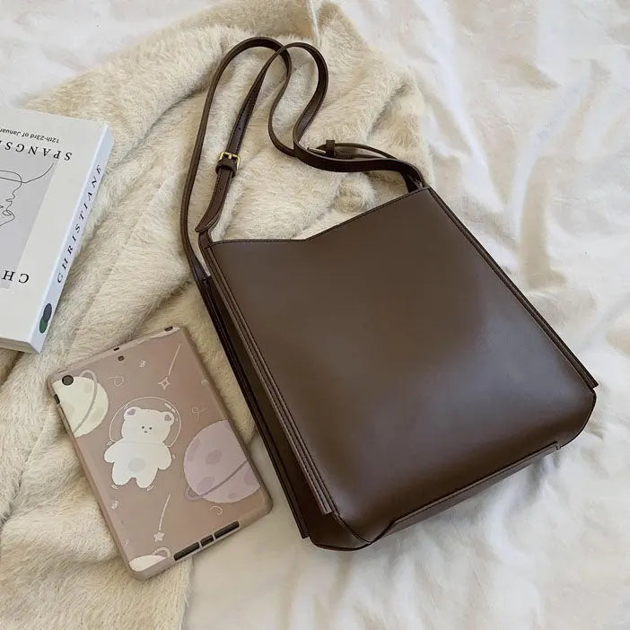 Hallie - Rummelig vegansk skuldertaske med justerbare stropper-Apparel & Accessoiries-Lundbutik-Lund Butik