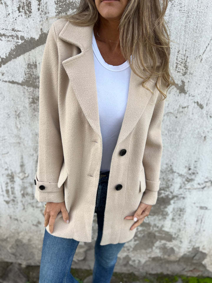 Talia - Afslappet frakke med reverskrave langt ærme og knapper Lundbutik