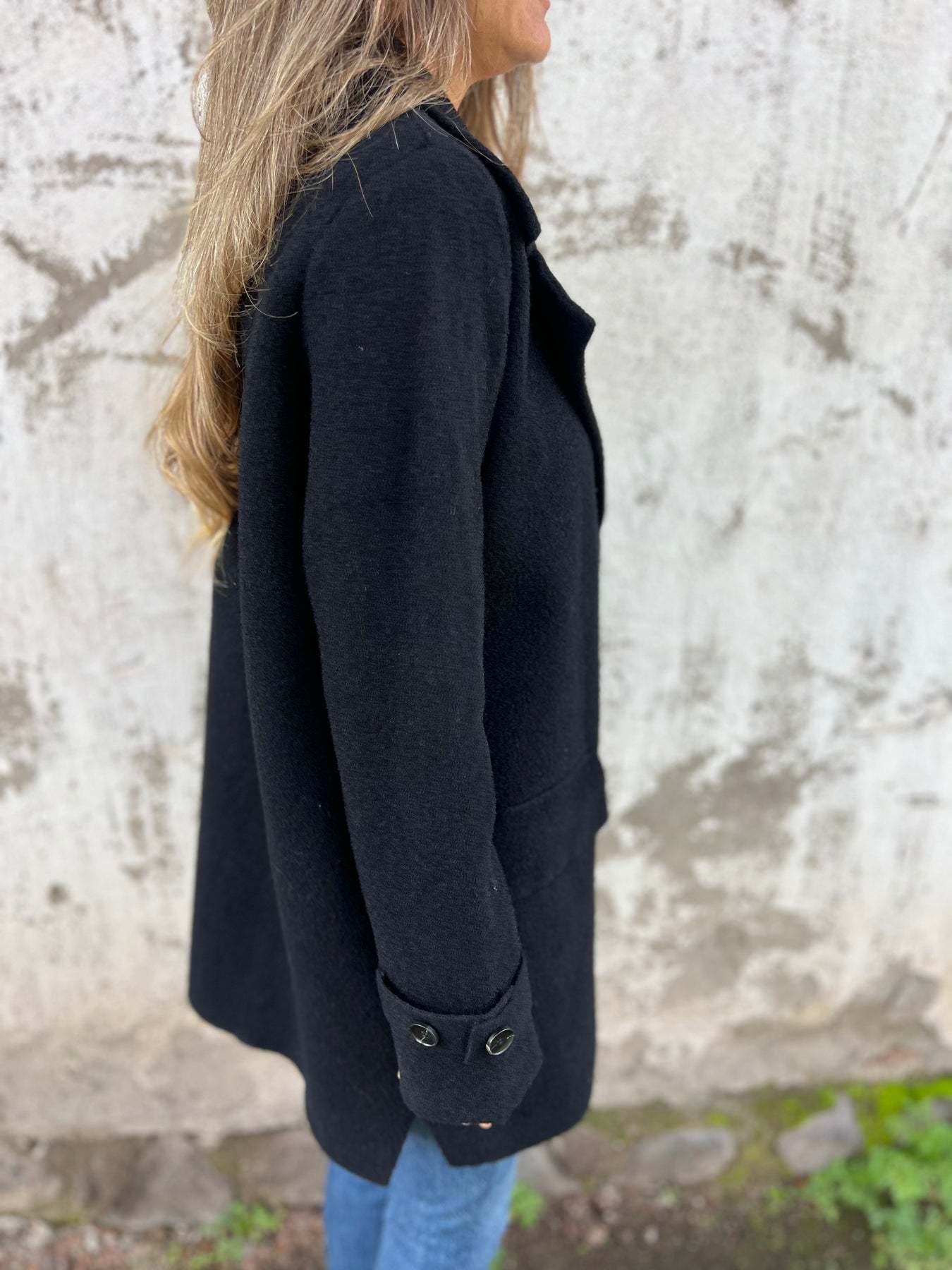 Talia - Afslappet frakke med reverskrave langt ærme og knapper Lundbutik