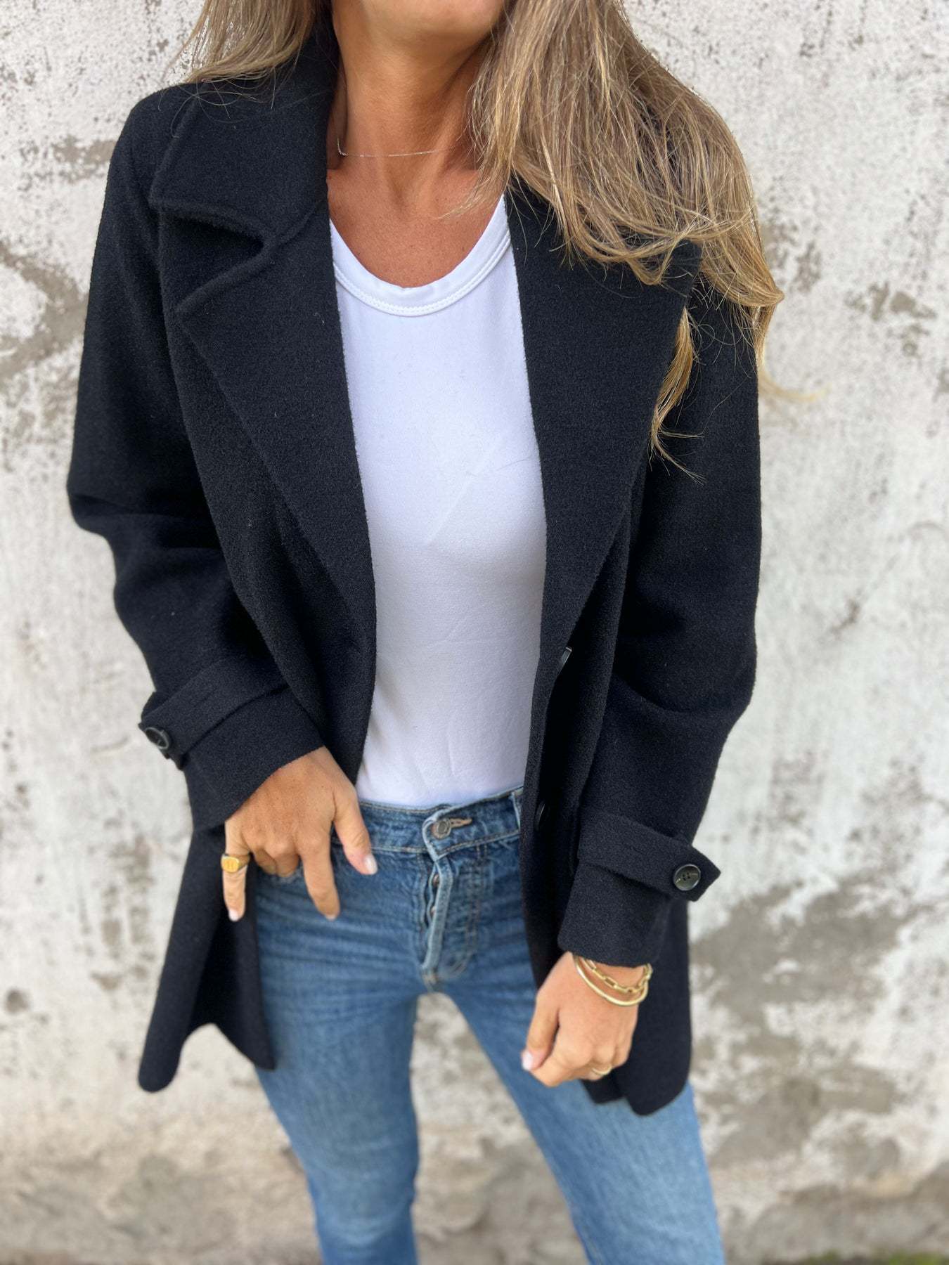 Talia - Afslappet frakke med reverskrave langt ærme og knapper Lundbutik