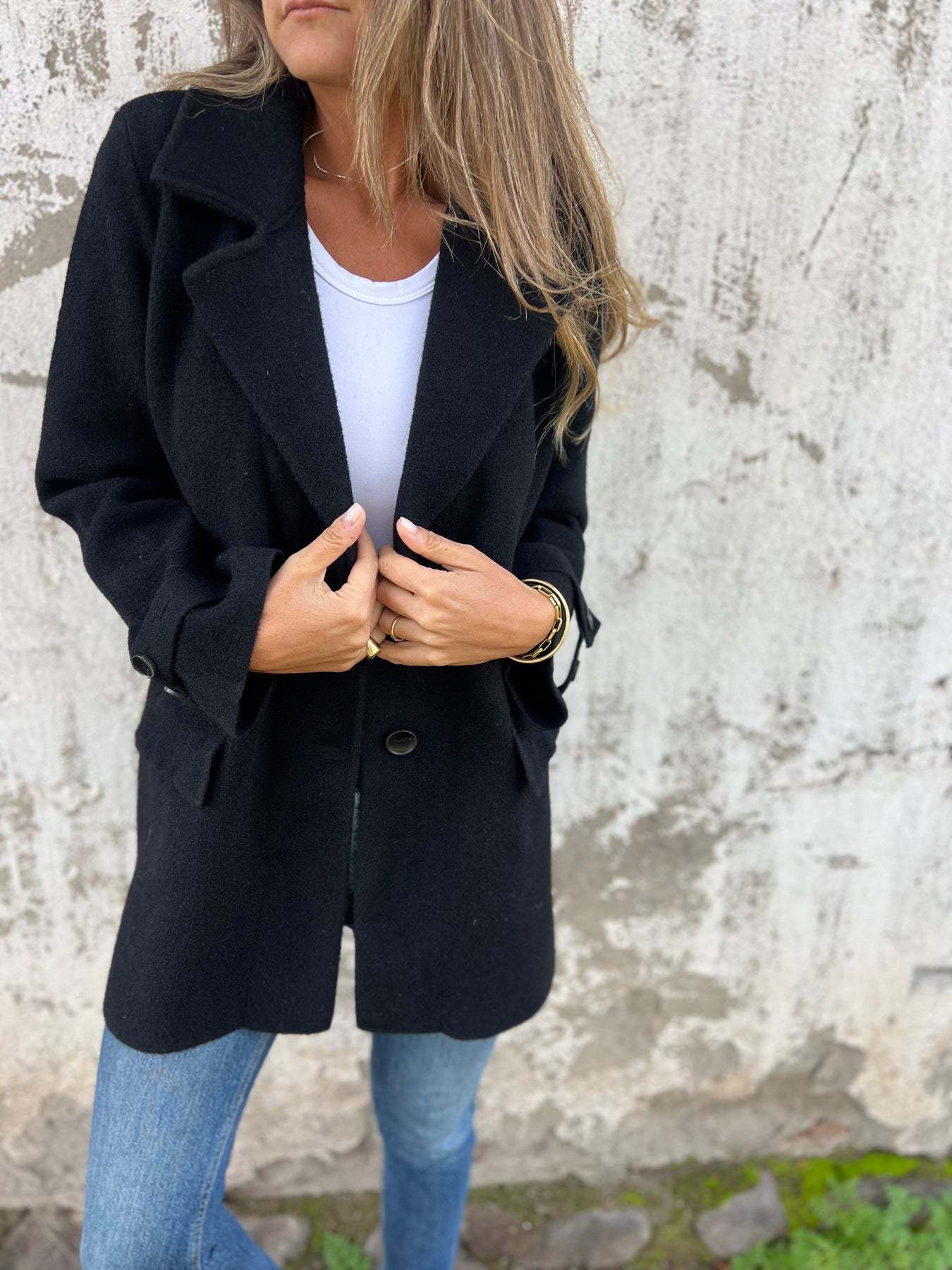 Talia - Afslappet frakke med reverskrave langt ærme og knapper Lundbutik