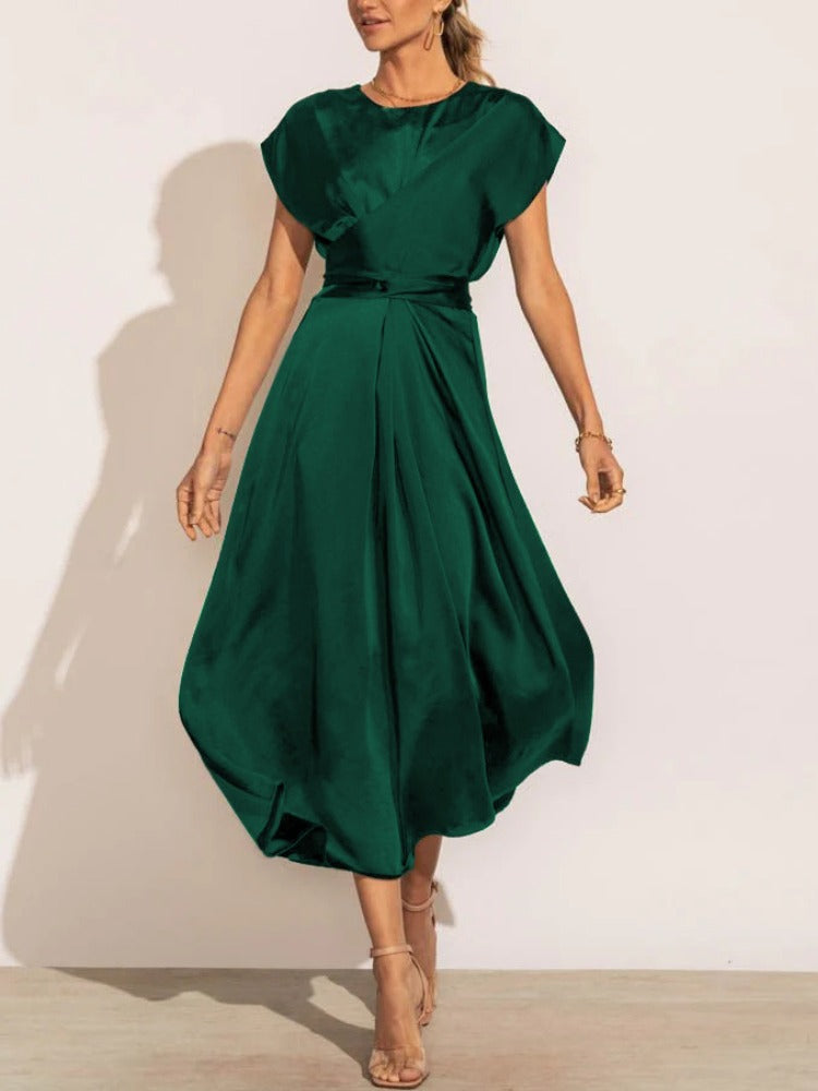 Emilia - Casual draperet midikjole med rund hals Lundbutik
