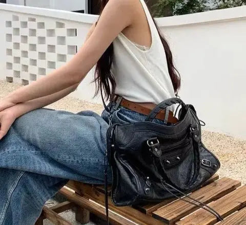 Clara - Moderne stor nittentaske med skulderrem-Handbags-Lundbutik-Lund Butik