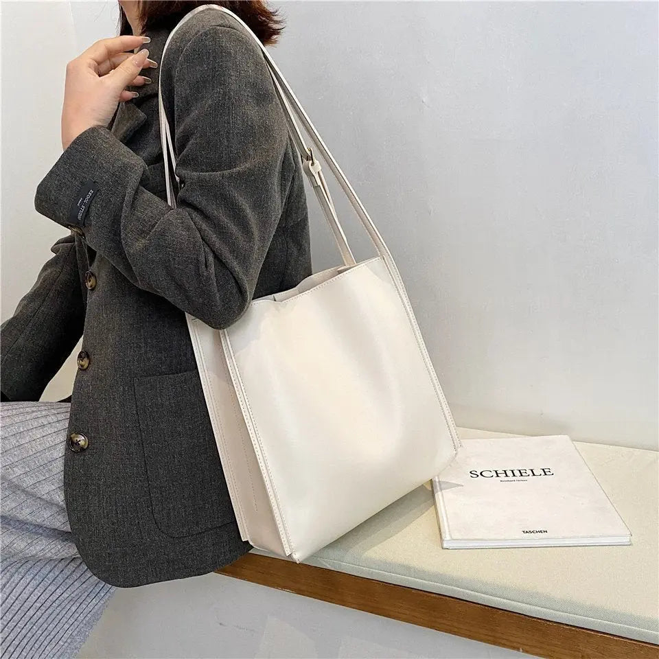 Hallie - Rummelig vegansk skuldertaske med justerbare stropper-Apparel & Accessoiries-Lundbutik-Lund Butik