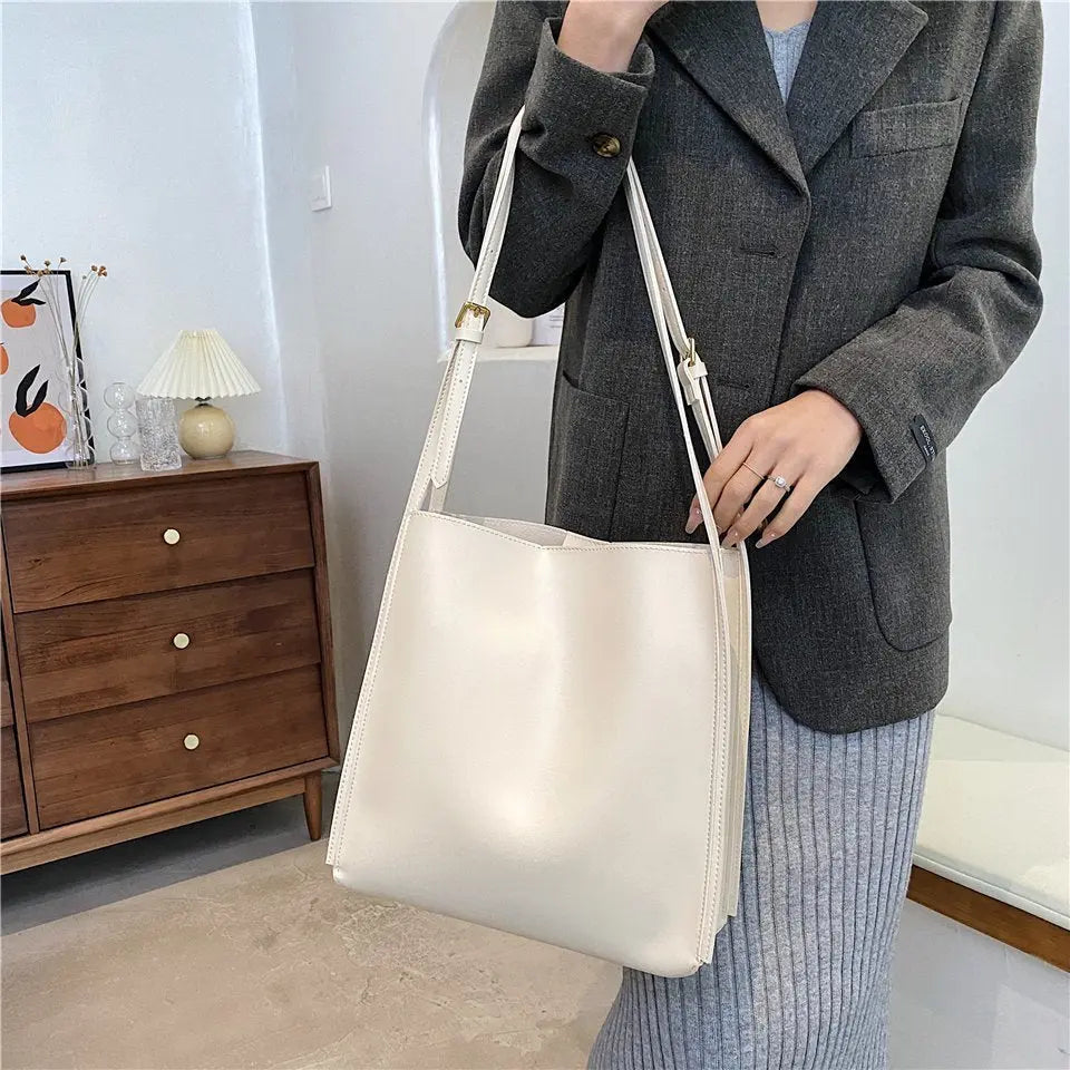 Hallie - Rummelig vegansk skuldertaske med justerbare stropper-Apparel & Accessoiries-Lundbutik-Lund Butik